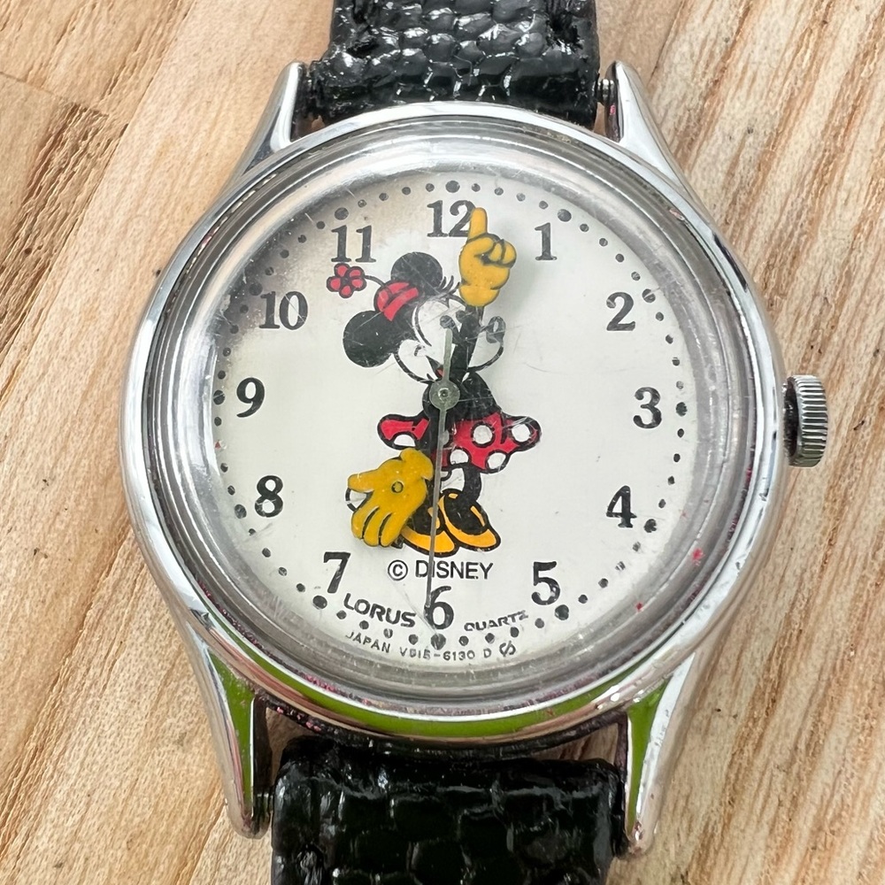 Vintage Lorus Disney Minnie Mouse moving arms watch NEW BATTERY